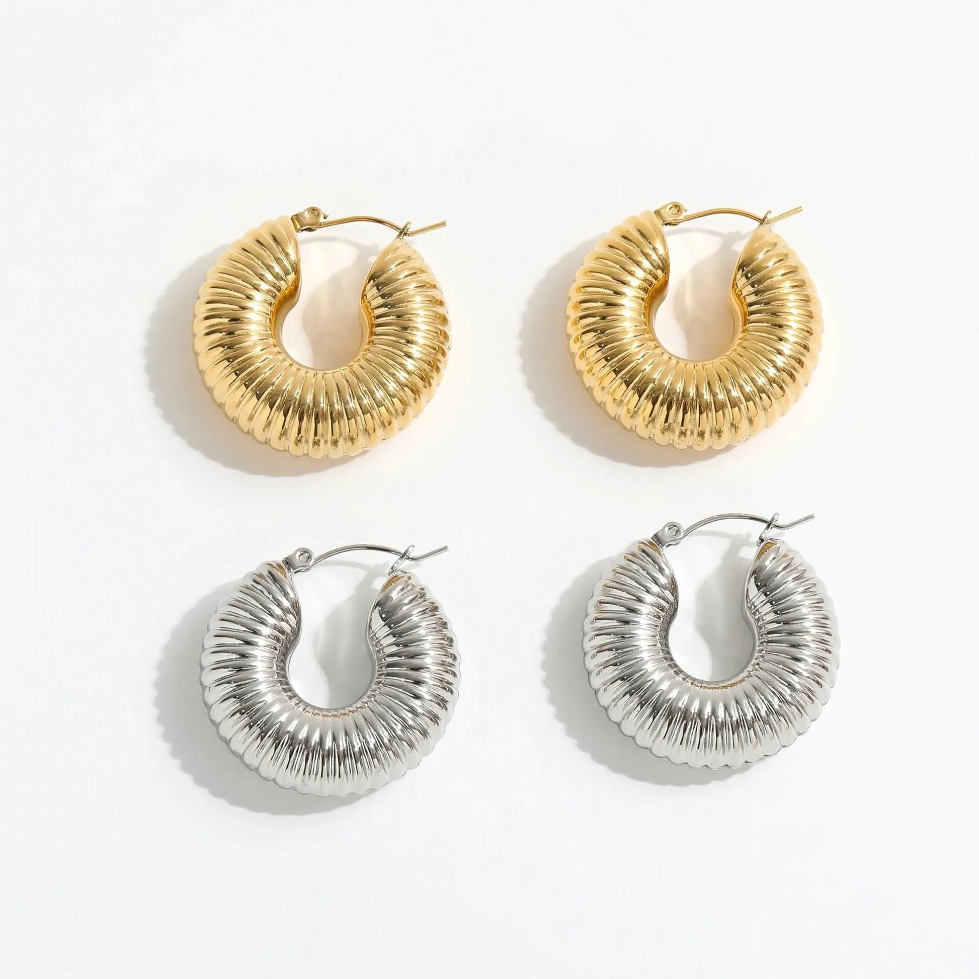 Chunky Scallop Hoops-18 Karat - Pearlsey