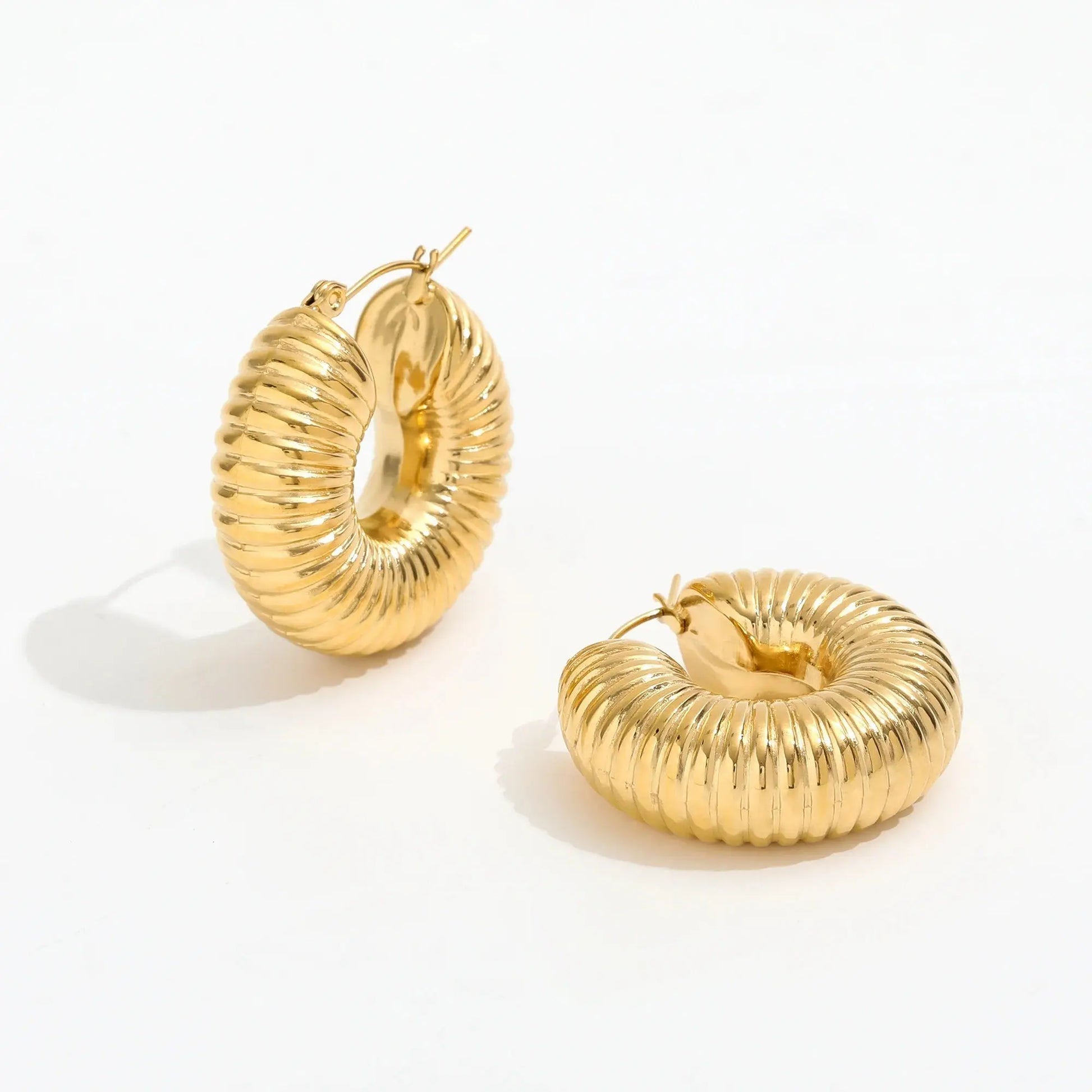 Chunky Scallop Hoops-18 Karat - Pearlsey
