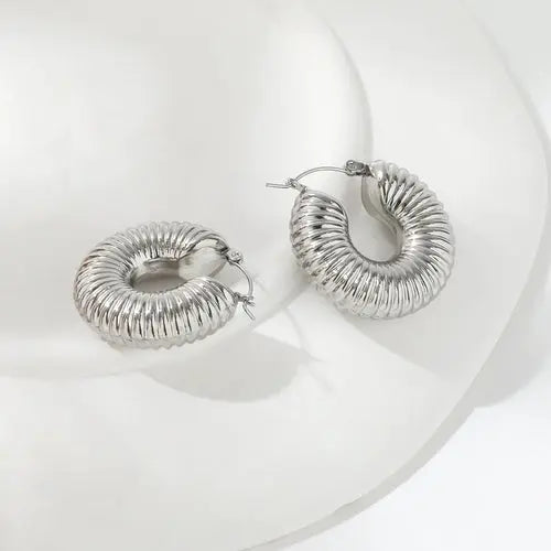 Chunky Scallop Hoops-18 Karat - Pearlsey