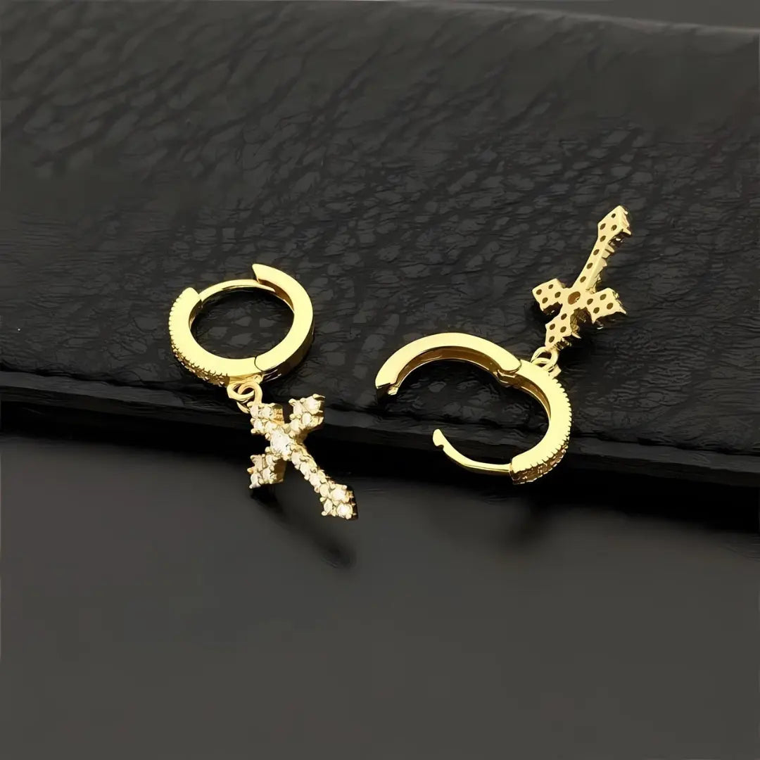 Creolen mit Kreuzanhänger und Moissanitsteinbesatz - Pearlsey