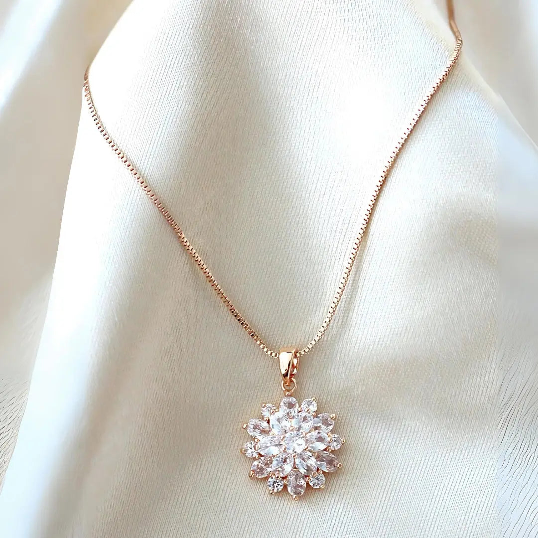 Halskette mit Sonnenblumen-Kristallanhänger -18k rosegold - Pearlsey