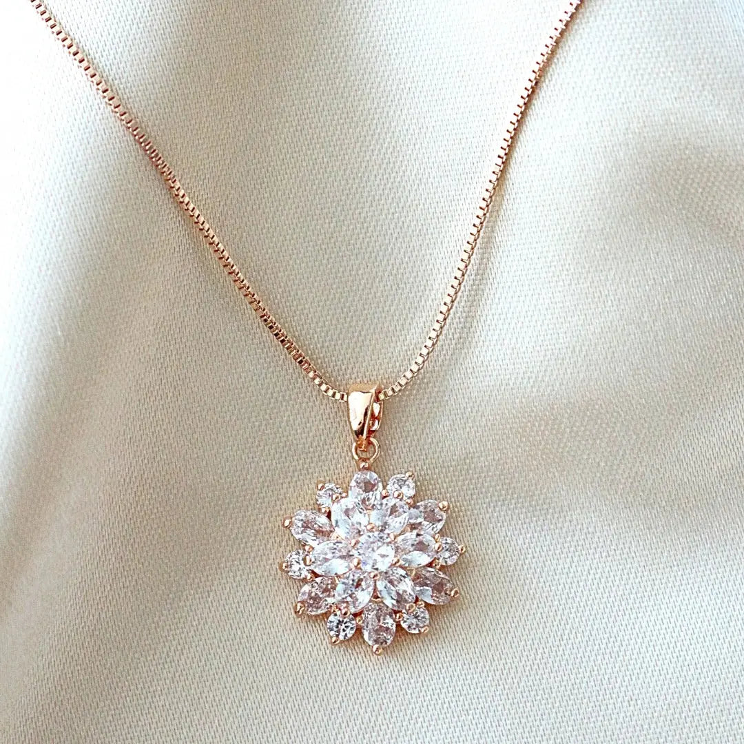 Halskette mit Sonnenblumen-Kristallanhänger -18k rosegold - Pearlsey