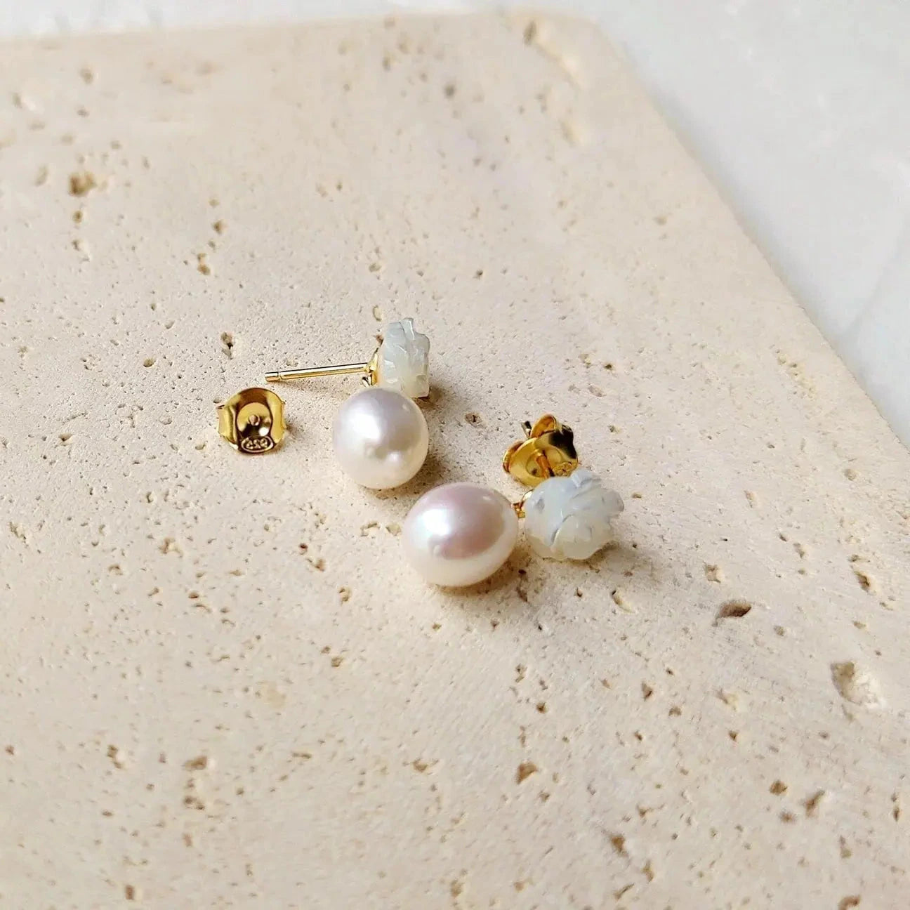 Pearl Rose Teardrop Steckerohrringe - Pearlsey