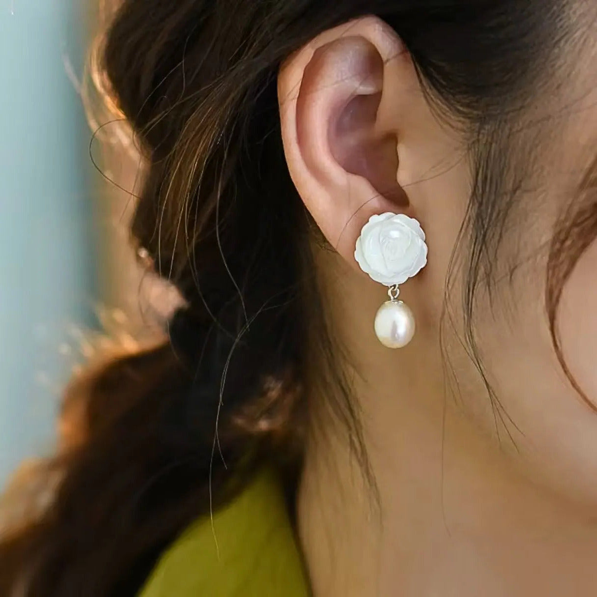 Pearl Rose Teardrop Steckerohrringe - Pearlsey