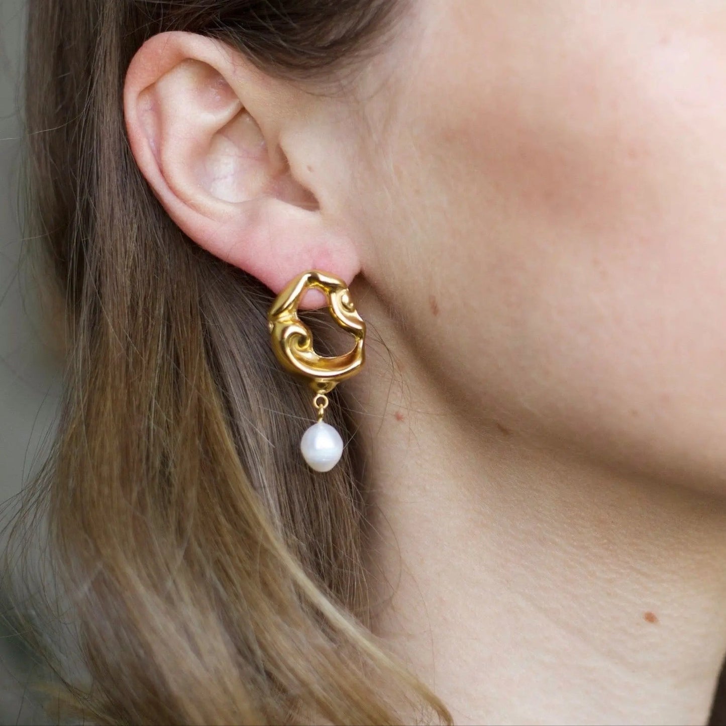 Twisted Gold Hoops "Jove" mit Perle - Pearlsey