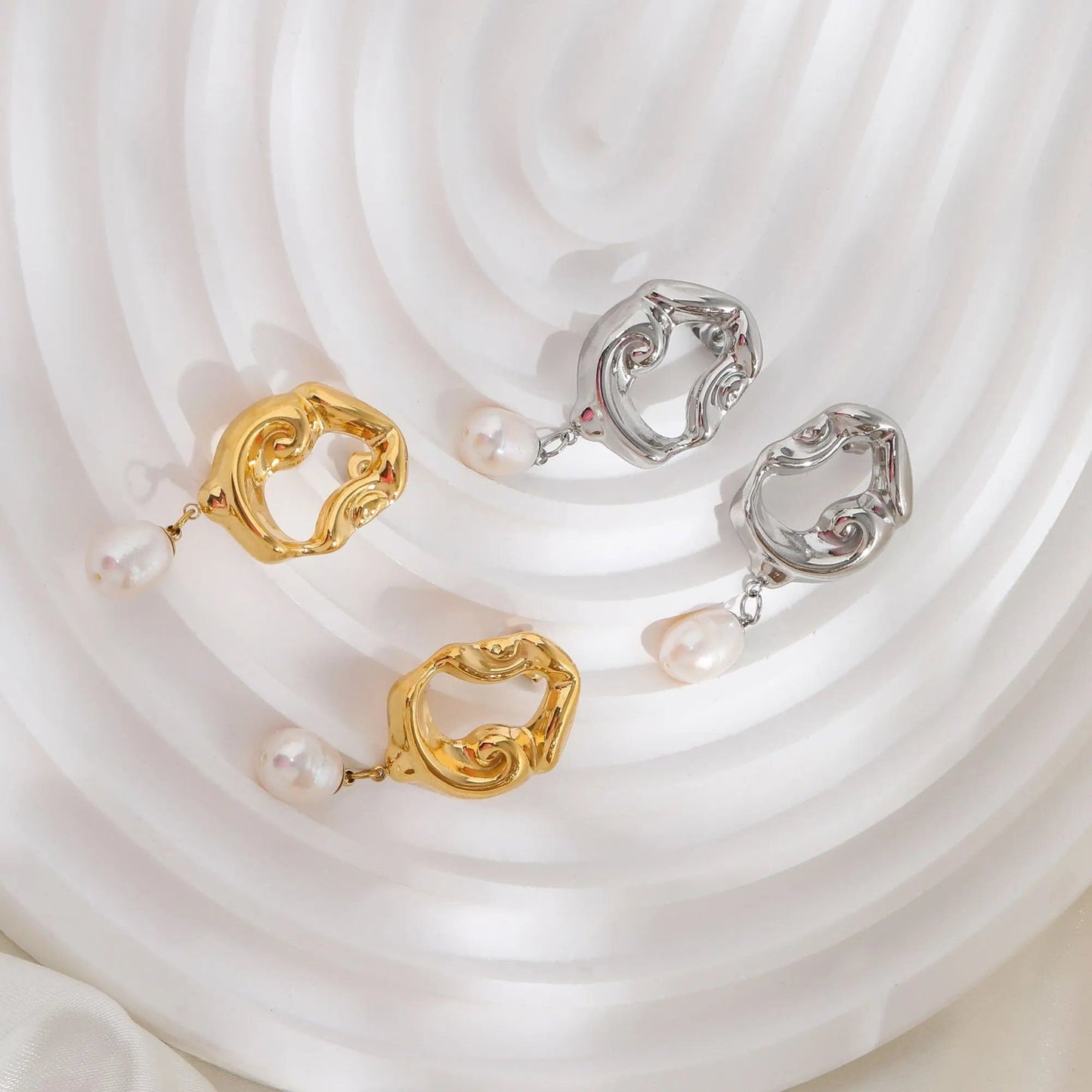 Twisted Gold Hoops "Jove" mit Perle - Pearlsey