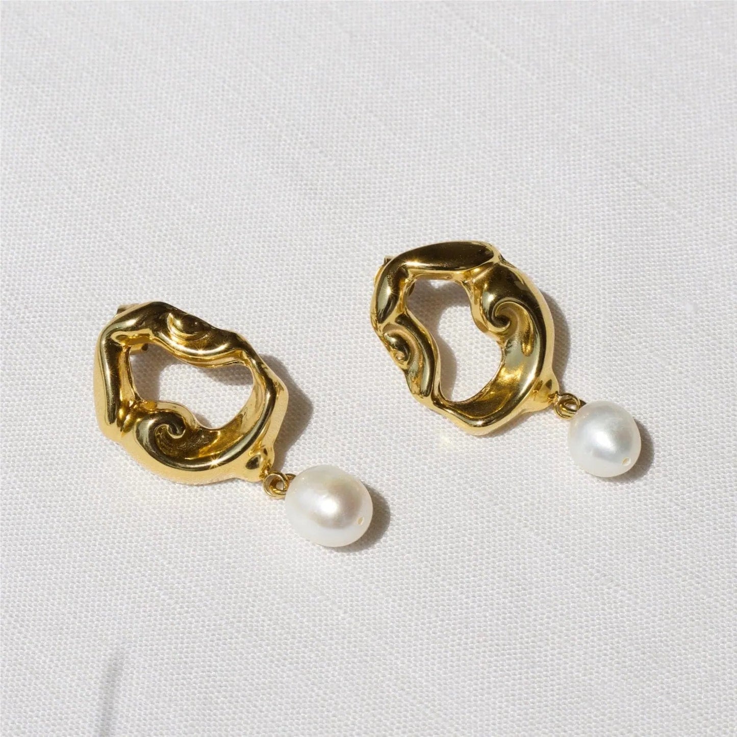 Twisted Gold Hoops "Jove" mit Perle - Pearlsey