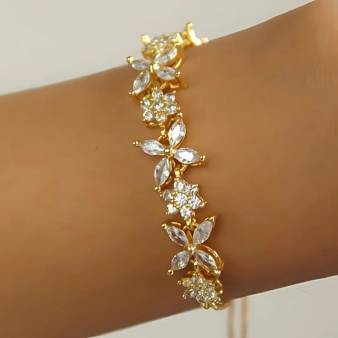 Edles Armband mit feinen Zirkoniasteinen im Blumenmuster - Pearlsey