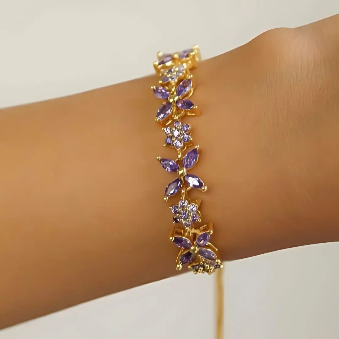 Edles Armband mit feinen Zirkoniasteinen im Blumenmuster - Pearlsey