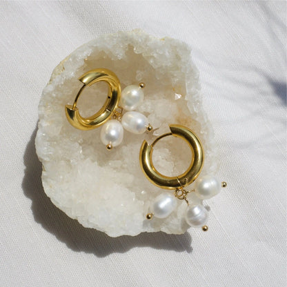 Gold Hoop Triple Cluster Perlen Ohrring- 18 Karat - Pearlsey