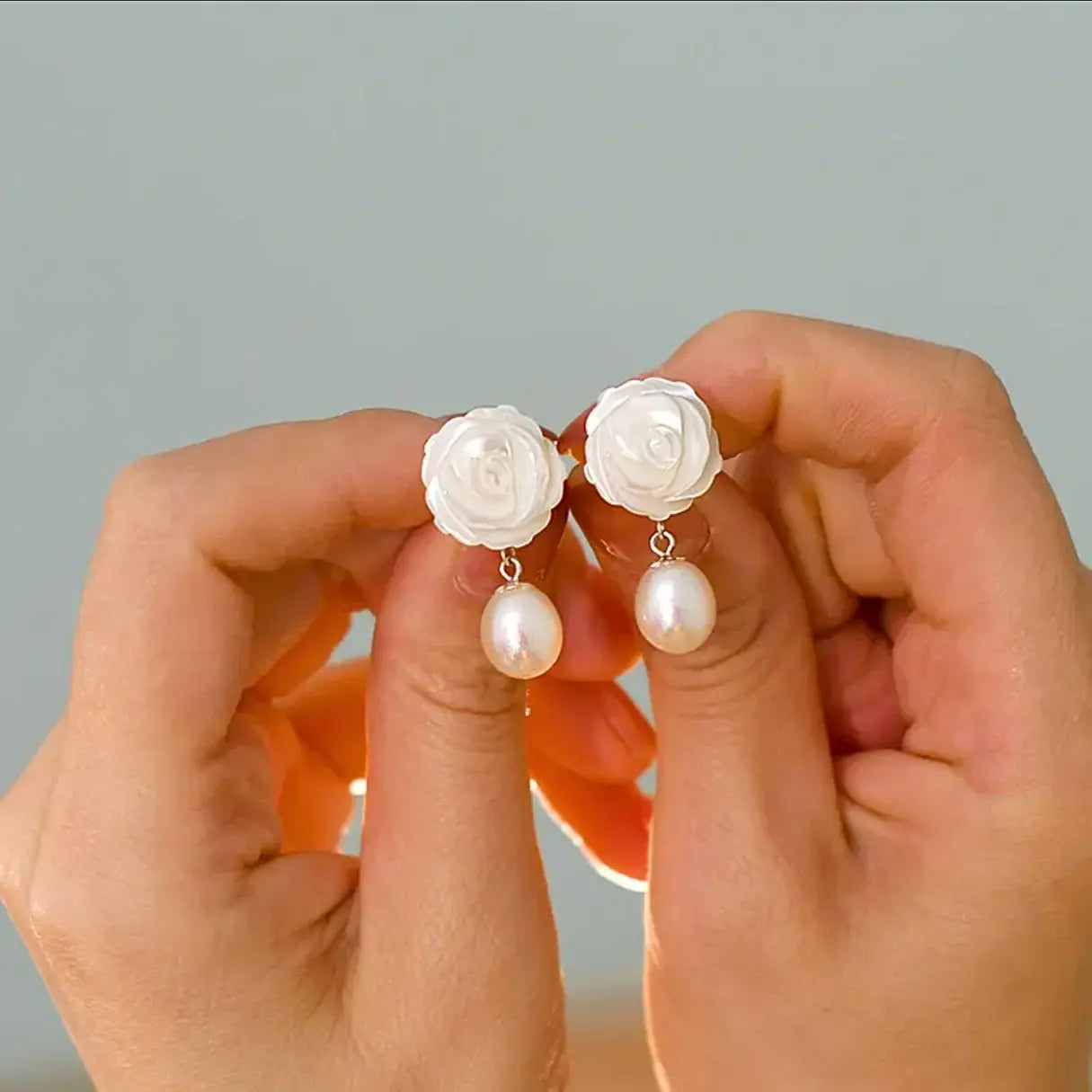 Pearl Rose Teardrop Steckerohrringe - Pearlsey