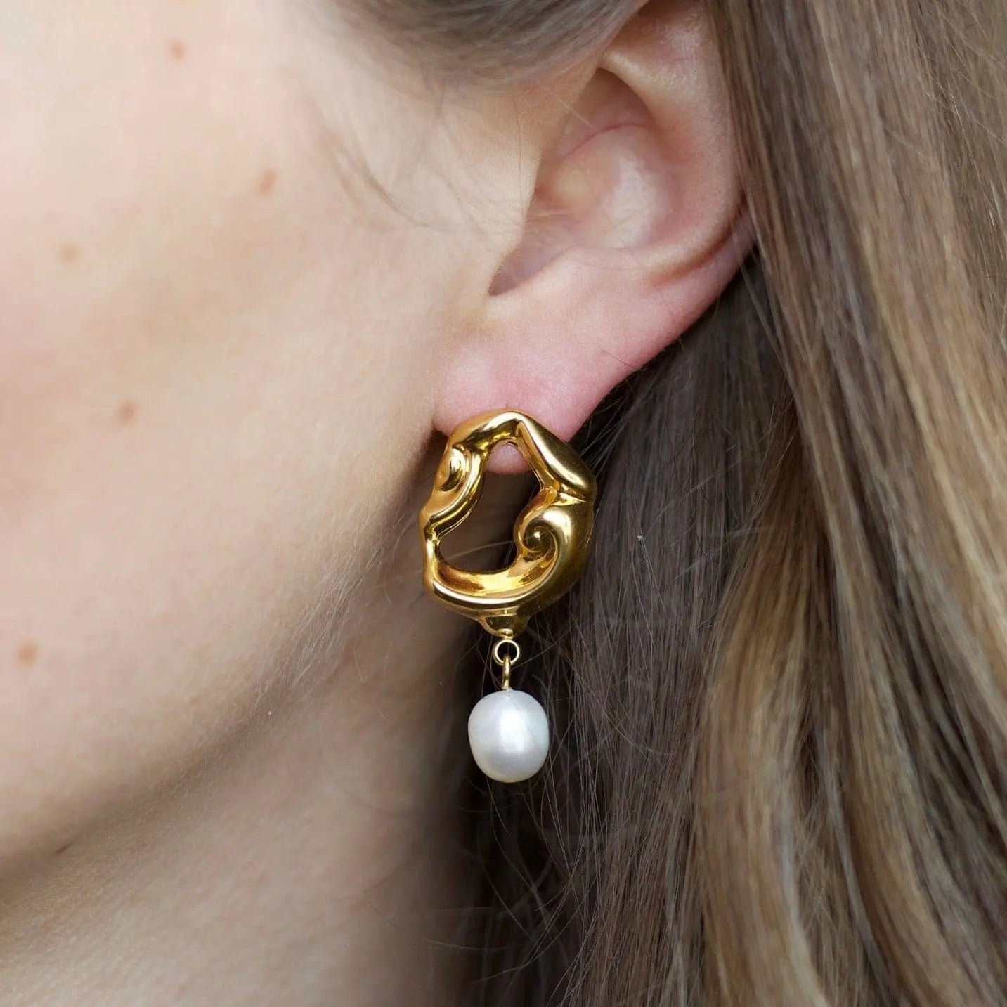 Twisted Gold Hoops "Jove" mit Perle - Pearlsey