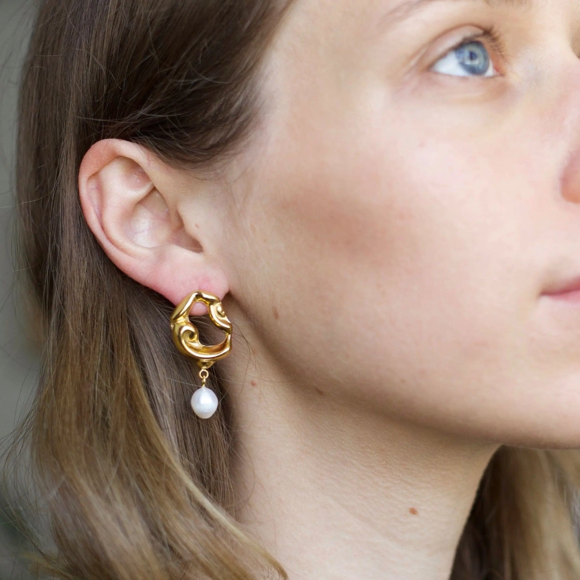 Twisted Gold Hoops "Jove" mit Perle - Pearlsey